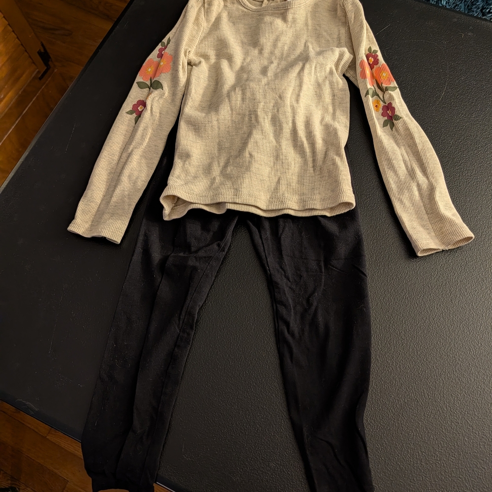 Ivory Ribbed Knit Top With Floral Design On Sleeves And Black Leggings Outfit